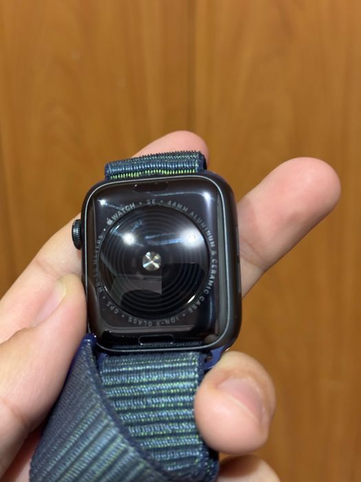Apple Watch SE 44mm