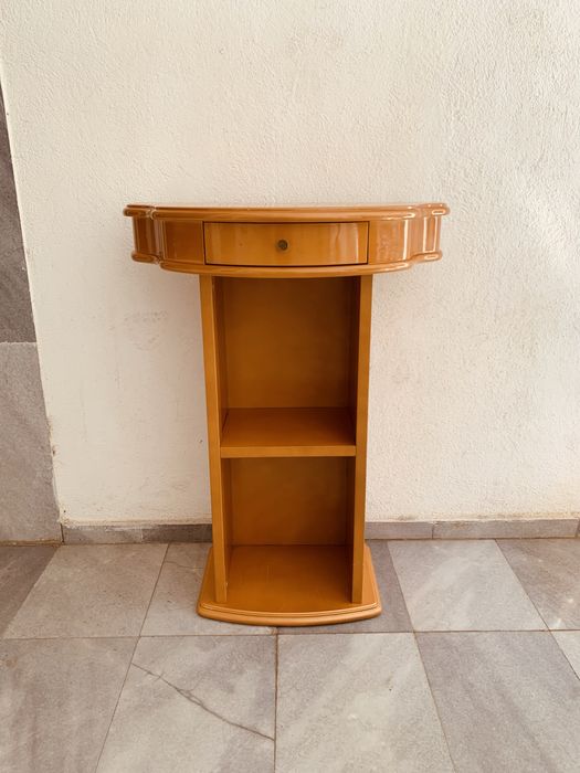 Италианска конзолна масичка