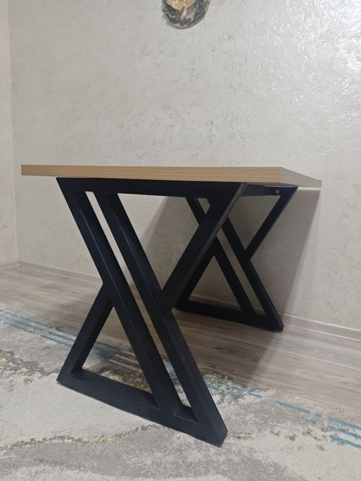 Продам стол на 4 персоны