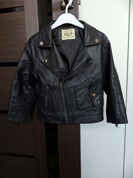 Срочно продам курточки на девочку!!!