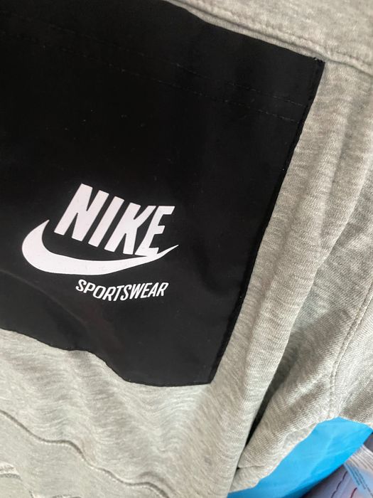 Сива спортна блуза Nike