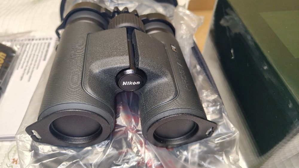 Бинокль Nikon Prostaff P7 8x30