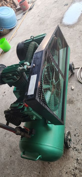 Компрессор 7.5 кв 180л