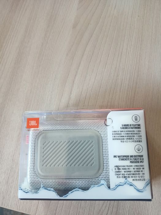 Продам новую колонку JBL go3 цвет белый