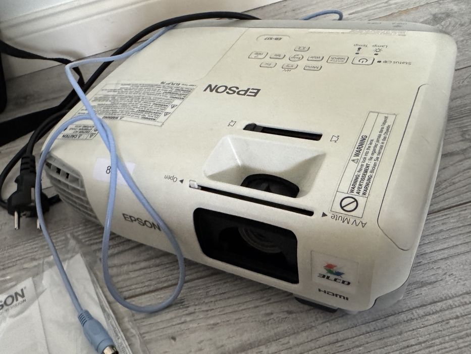 Videoproiector Epson EB-S17 + Geantă originală + Accesorii (Stare excelentă)