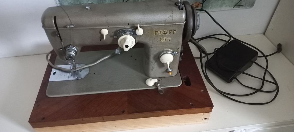 Mașina de cusut Pfaff