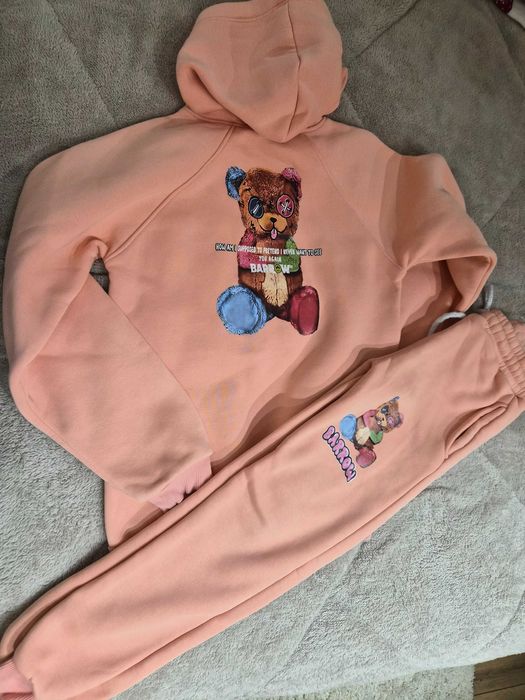 Продавам екипи за момиче