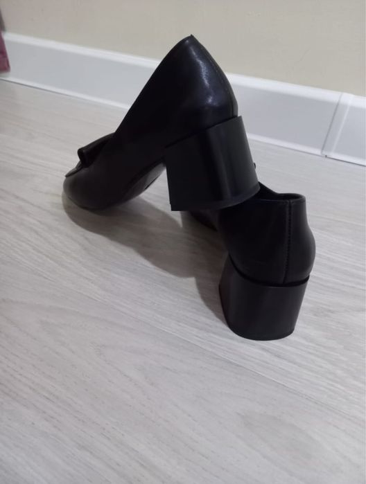 Продам черные туфли