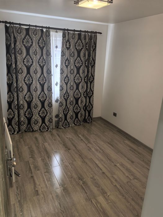 Vând apartament 3camere Rovinari 0/7/6/8/1/6/2/0/5/8