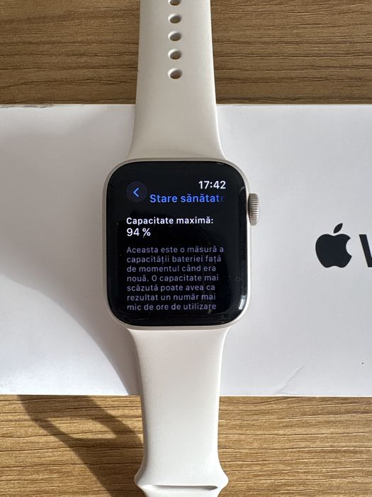 Apple Watch SE (Gen 2) Starlight