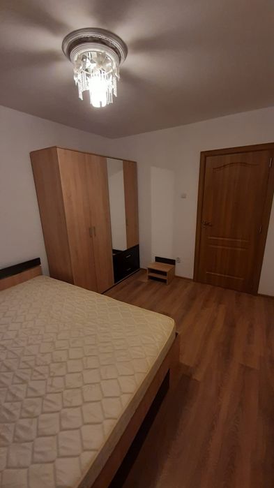 Închiriez apartament