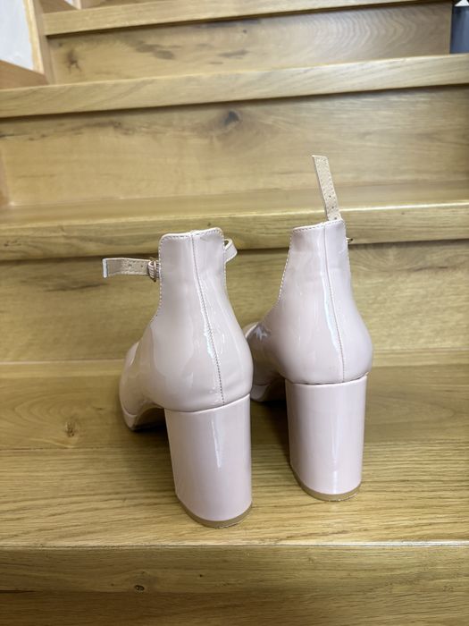 Дамски елегантни обувки на висок ток р-р 40/41