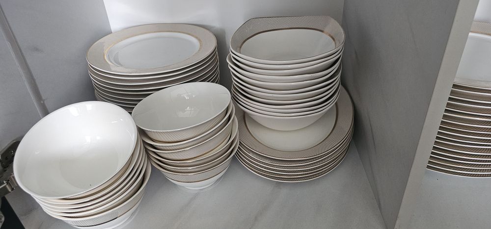 Продаю столовый сервиз на 18 персон