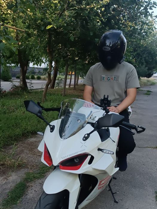 Dugati panigali. Moto