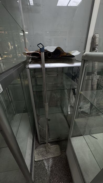 СРОЧНО Продам стеклянные алюминиевые витрины