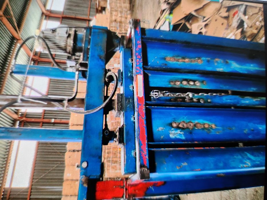 Пресс для макулатуры и вторсырья