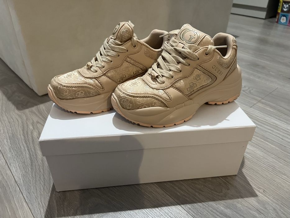 Adidasi Guess nr 36