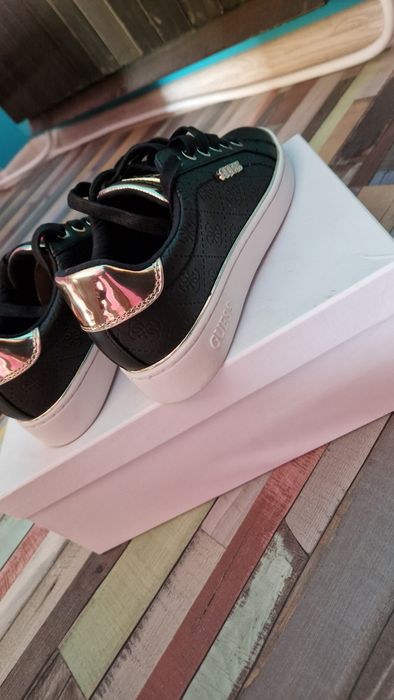 Нови дамски обувки Guess