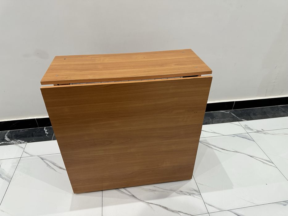 Продается стол книжка