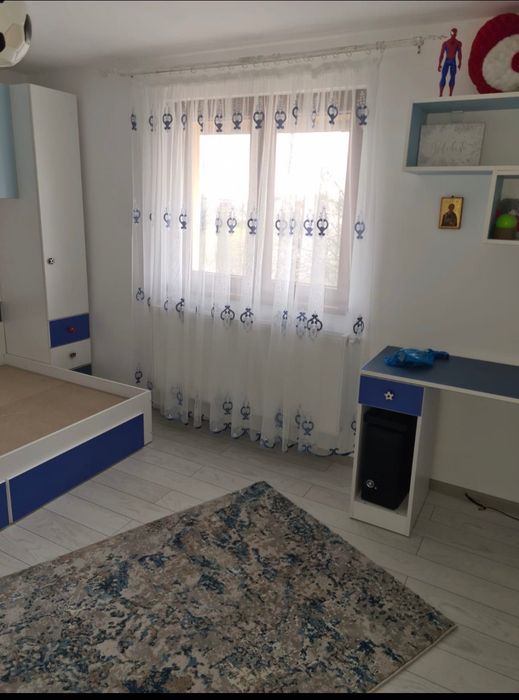 Casa moderna de inchiriat-4 dormioare/2 bai