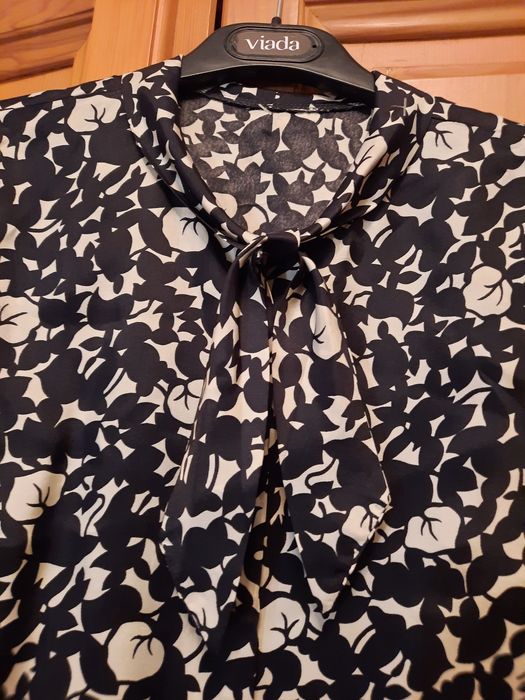 Deosebita bluza negru cu alb mărimea 48-50