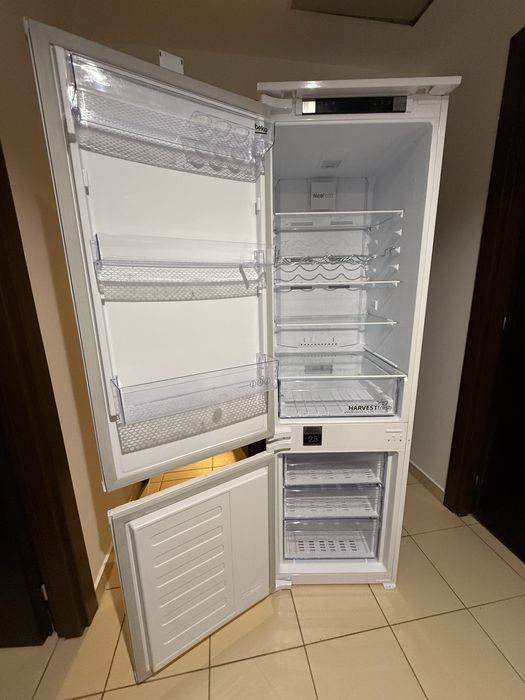 Combina Frigorifica Beko incorporabila No Frost 254l