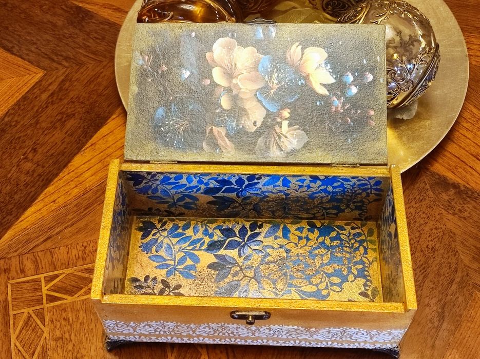 Луксозна дизайнерска кутия за бижута!