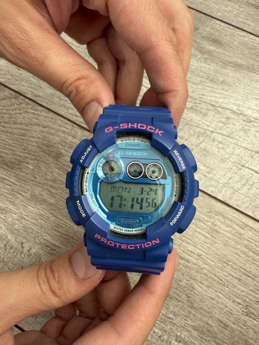 Продам часы наручные