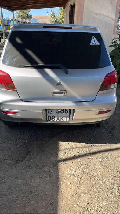 Продам машину Mitsubishi Outlander