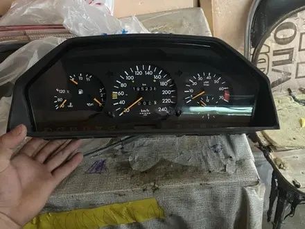 Шиток прибор на 124 мерседес