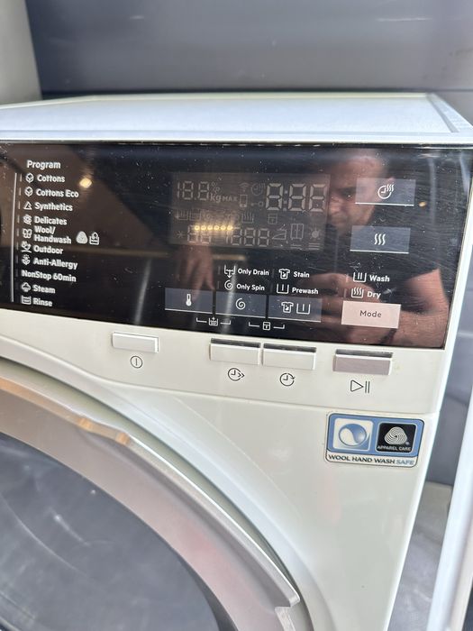 Пералня със сушилня комбинирана AEG 7000 series