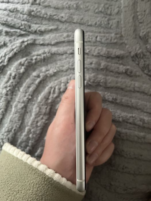 Неразличим от нов! Бял iPhone XR (64GB)