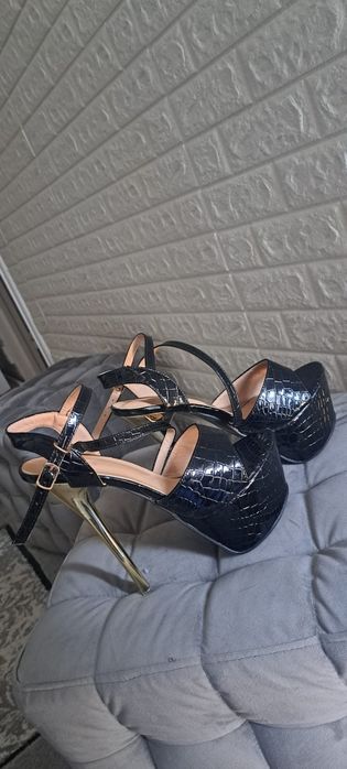 Sandale latex negre