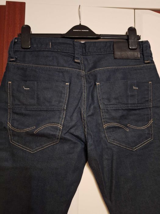 Vând blugi Jack and Jones 30/32 barbati
