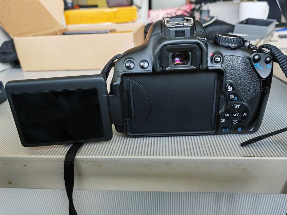 Canon EOS 650D - EOS Digital SLR -Фотоапарат