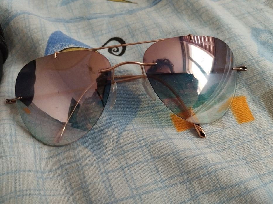 Продавам очила на Шанел с калъф