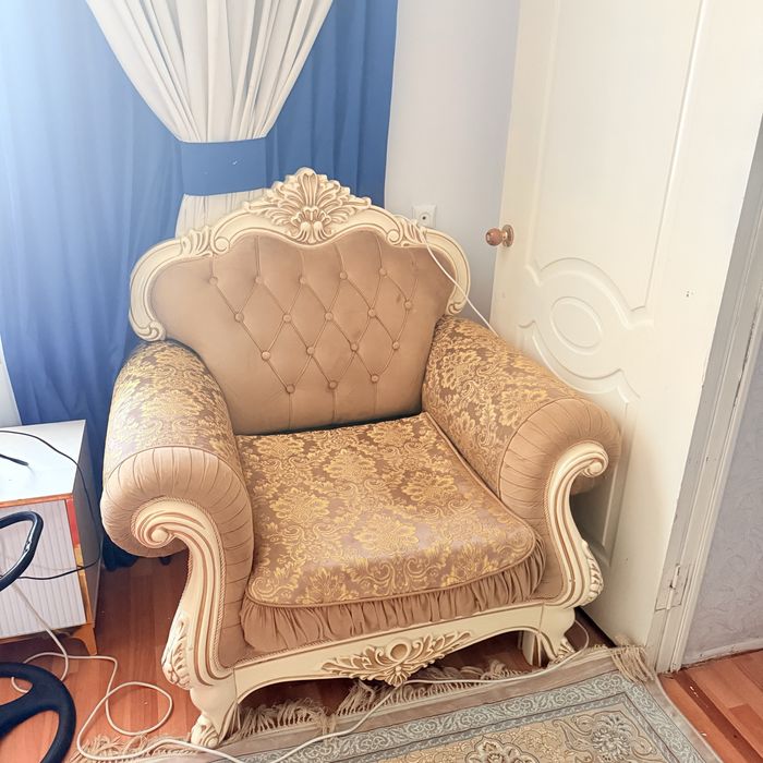 Диван корлевский