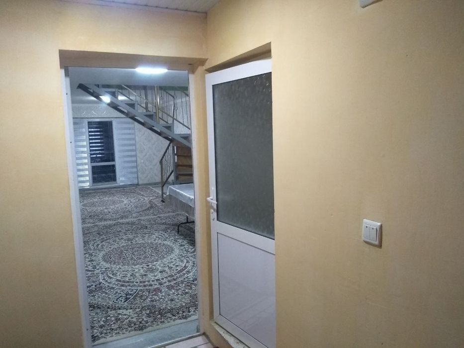 Икки қаватли  ярим коттедж уй ( дом) сотилади . Уй замонавий ремонт қи