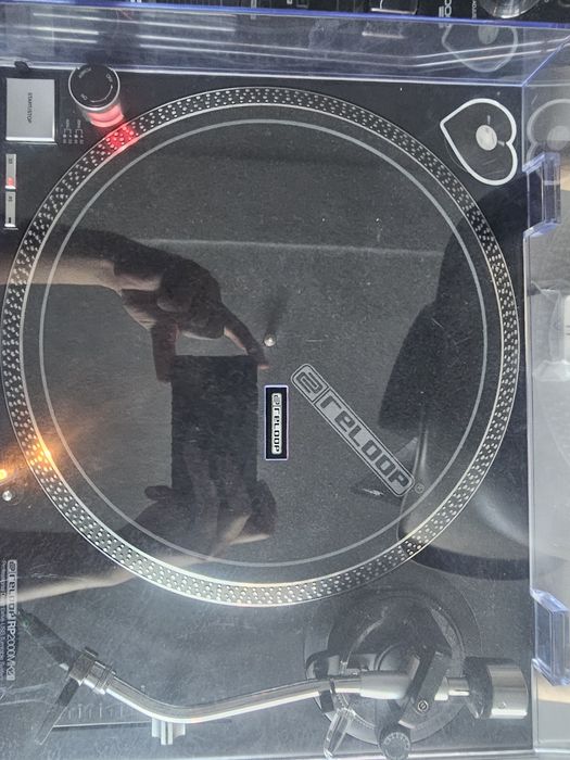 Vând Turntable-uri DJ Audio-Technica AT-LP120-USB + Reloop 2000 MK2

Audio-Technica AT-LP120-USB + Reloop

RP-2000 MK2
