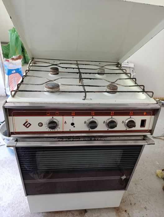 Продам газовую плиту