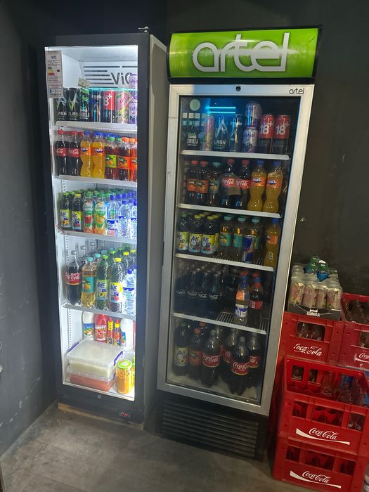 Vitrinniy xoladilnik