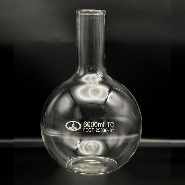 Лабораторные стеклянные колбы разных типов и объемов