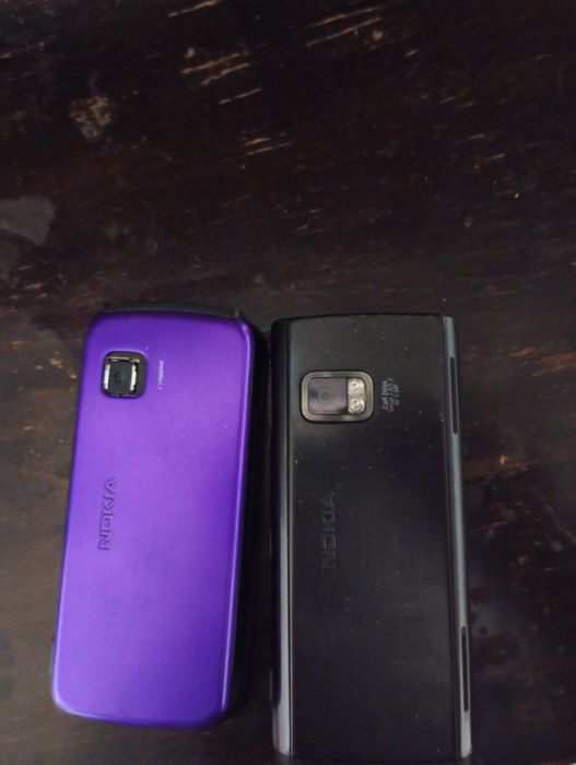 Vând telefoane de colecție Nokia X6 și 5800 xprs miuzic