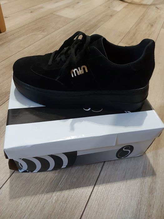 Дамски кецове черни,набук