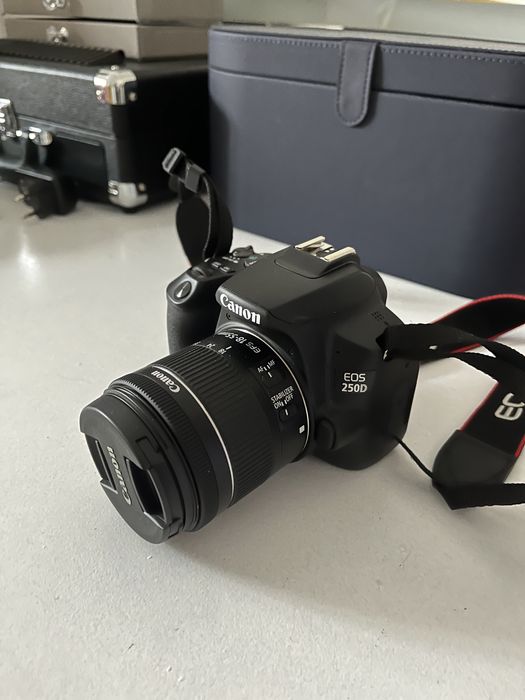 Фотоаппарат Canon EOS 250D