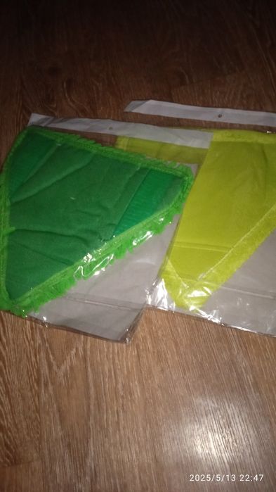 Полочки для ванной, почти даром.