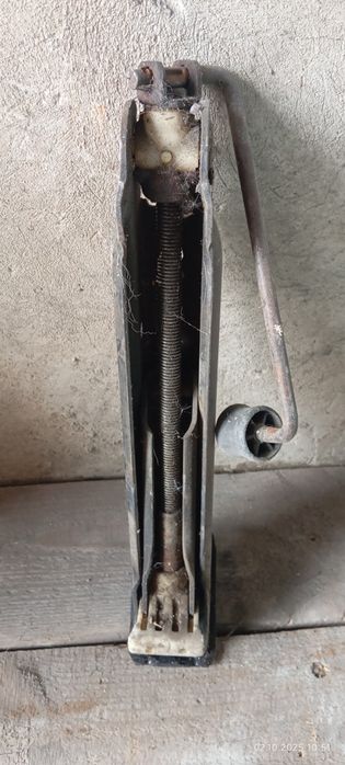 Продам домкрат в рабочем состоянии.