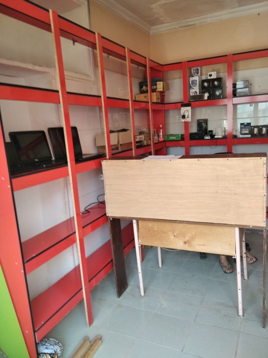 Витрины стелажи как новые