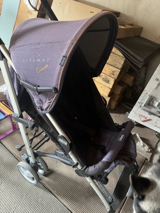 Продам прогулочную коляску Чико Лайтвей