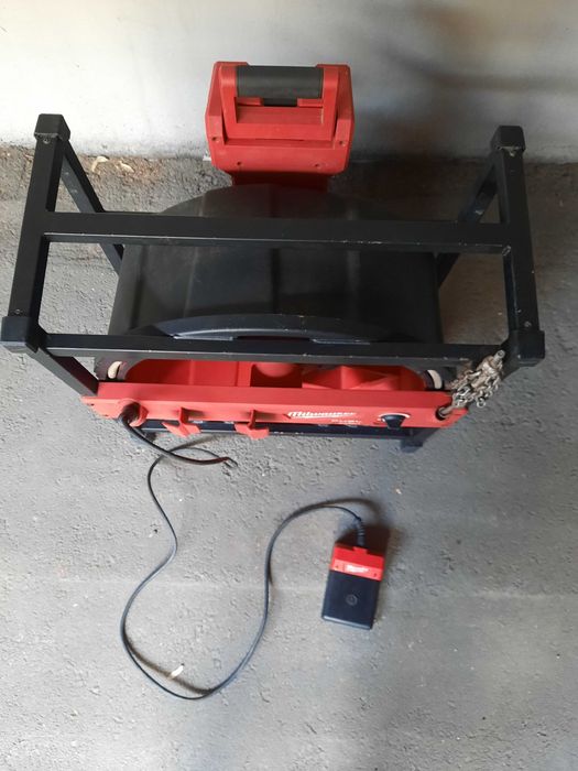 Millwaukee M18 машина с гъвкав вал за почистване на тръби и канали